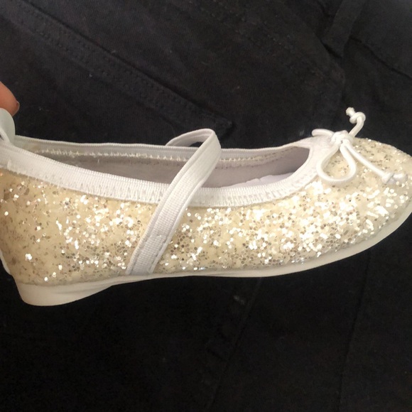 NWT Reaction Kenneth Cole, girls dress shoes, size 5 champagne color sparkly - Picture 4 of 8